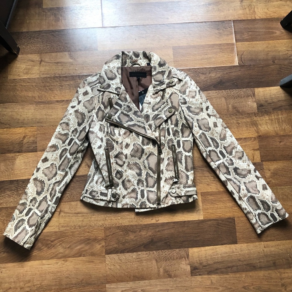 🔸Steve Madden Animal Print Jacket